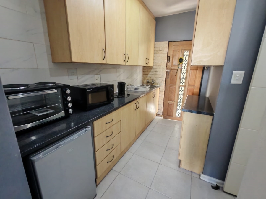 To Let 1 Bedroom Property for Rent in Humewood Eastern Cape